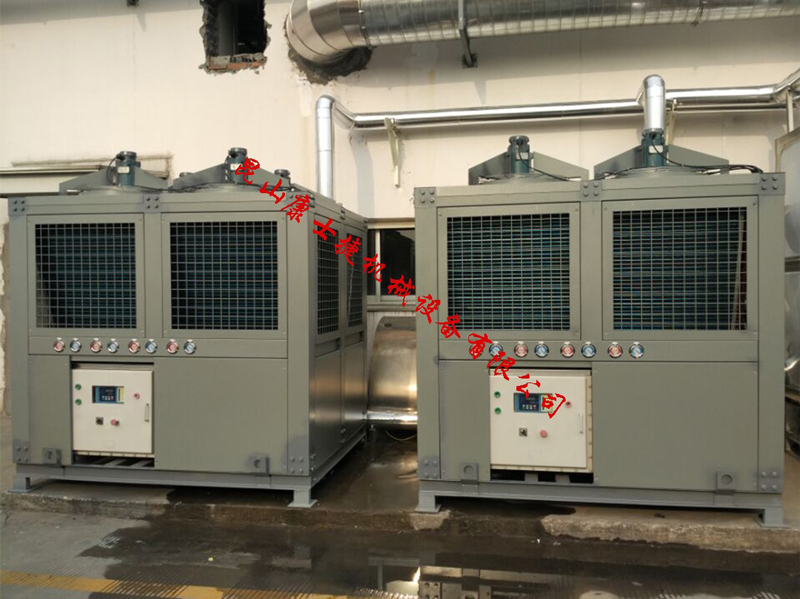 化工行業(yè)用風(fēng)冷防爆冷水機(jī)現(xiàn)場(chǎng)